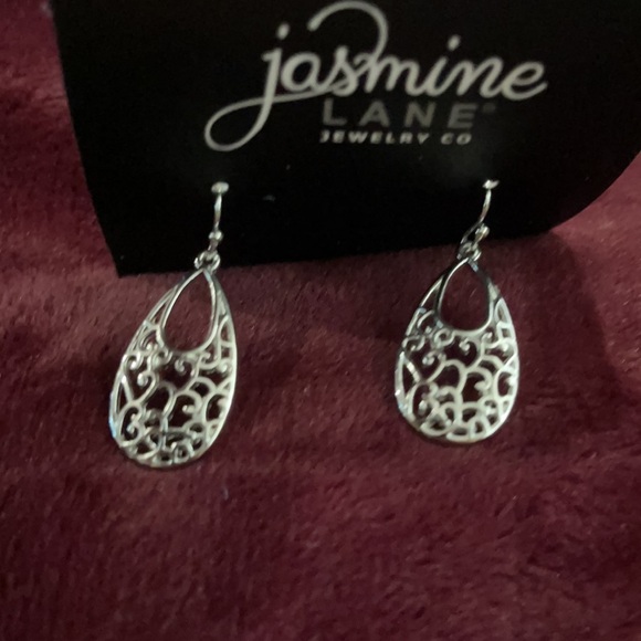 New Gorgeous silver teardrop earrings - Picture 4 of 4